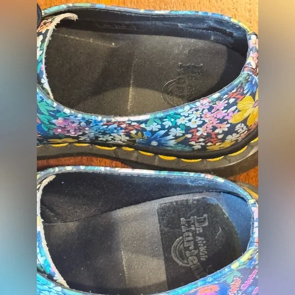 Dr. Martens WANDERLUST Wildflower Oxfords

US 8 EU 39 - Picture 5 of 8